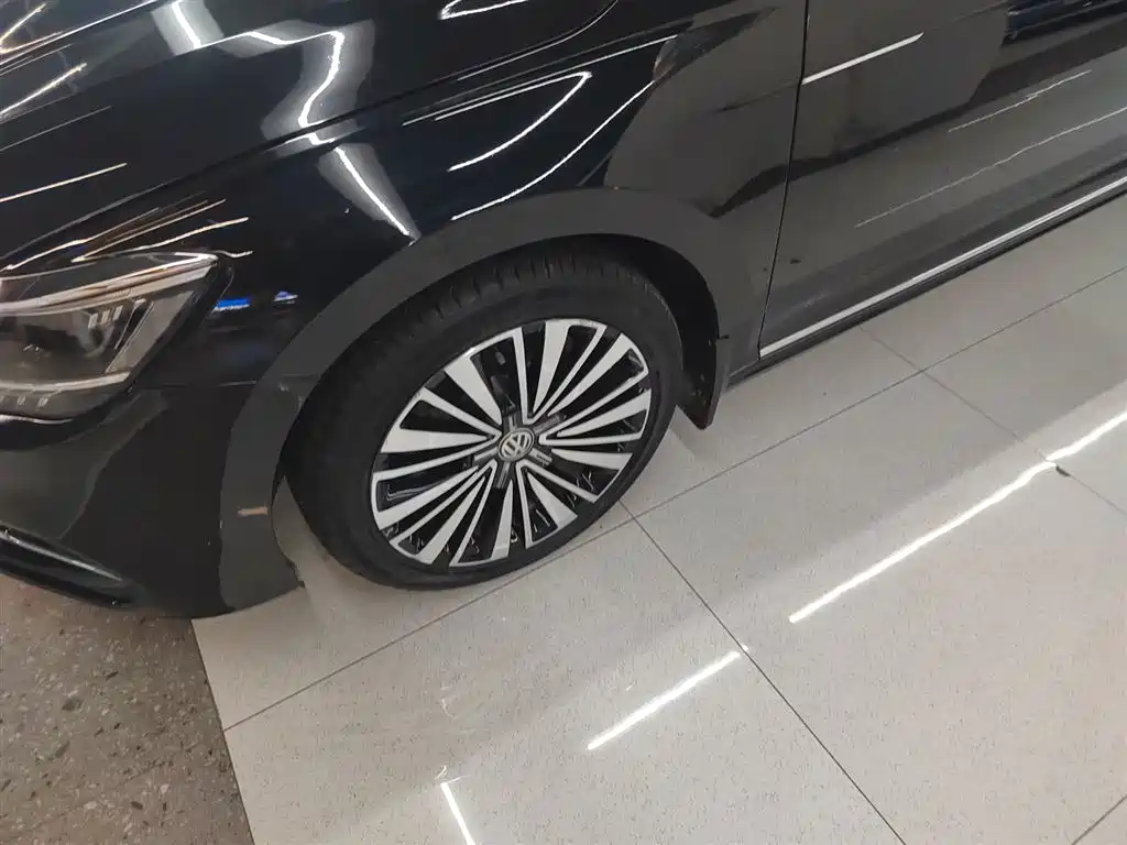 Volkswagen Passat 2019 330TSI Luxury Edition China VI фото 23