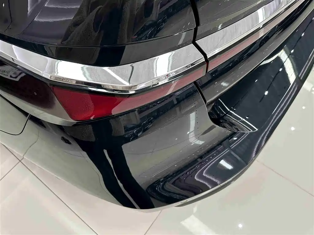 BMW 7 Series 2023 Model 740Li Leading M Sport Package фото 17