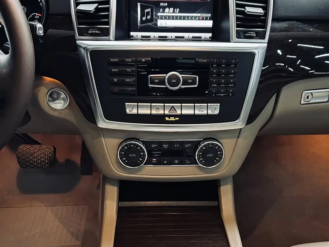 Mercedes-Benz GL-Class фото 10