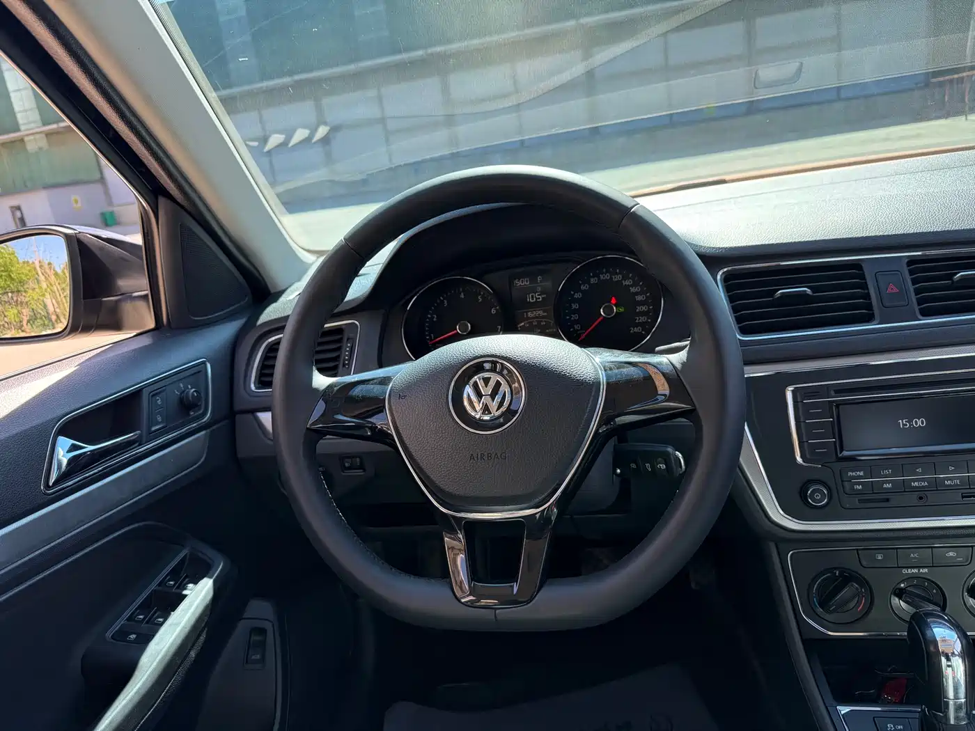 Volkswagen Lavida 2015 1.6L Automatic Comfort Edition фото 12