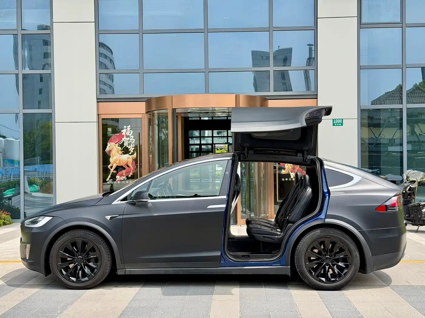 TESLA MODEL X