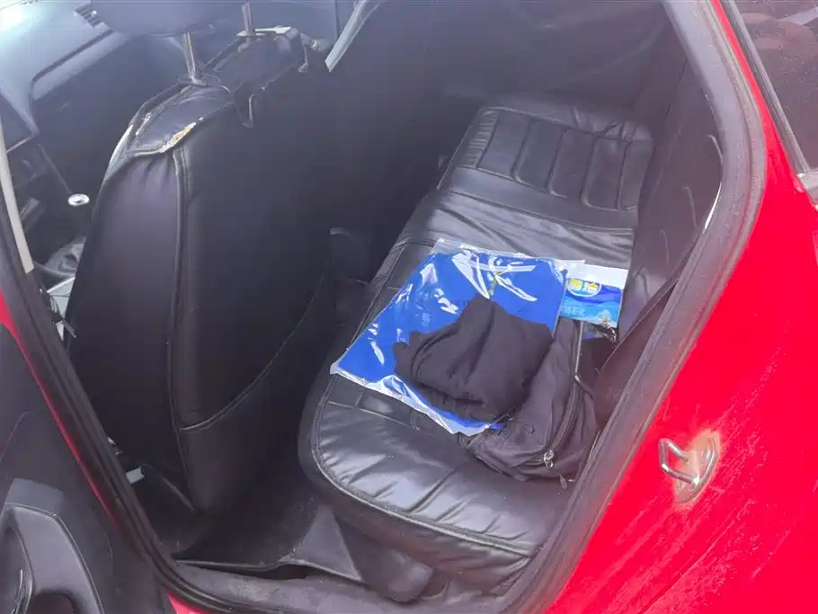 Volkswagen Polo 2011 1.4L Manual Joy Edition фото 11