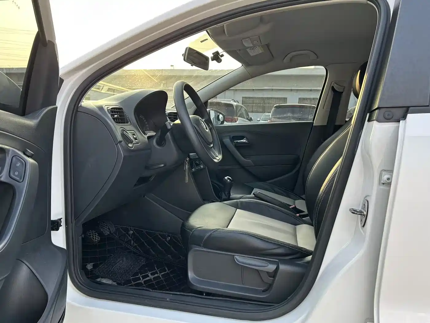 Volkswagen Polo 2016 1.4L Manual Trend фото 14