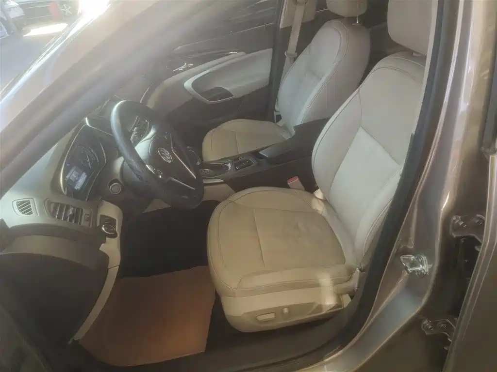 Buick Regal 2015 2.0L Elite Fashion Model фото 11