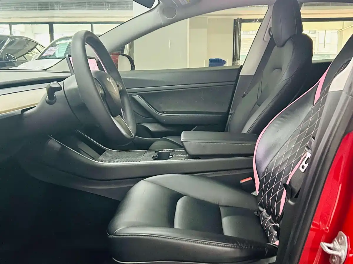 Фото 4 - Tesla Model 3