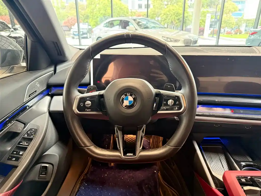 BMW 5 Series 2024 530Li Leading M Sport Package фото 10