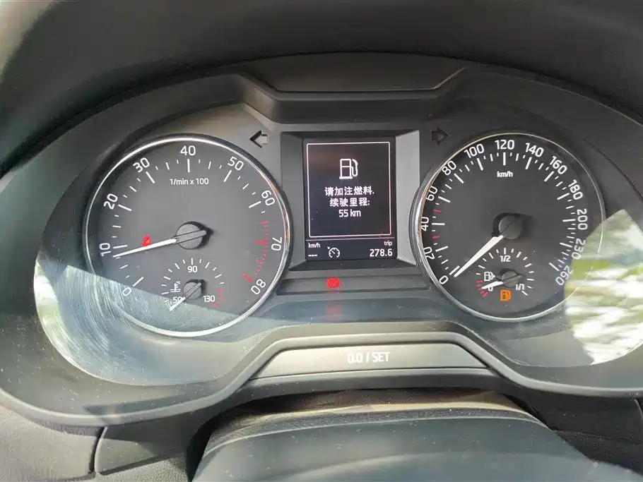 Škoda Octavia 2017 1.6L Manual Smart Edition фото 14