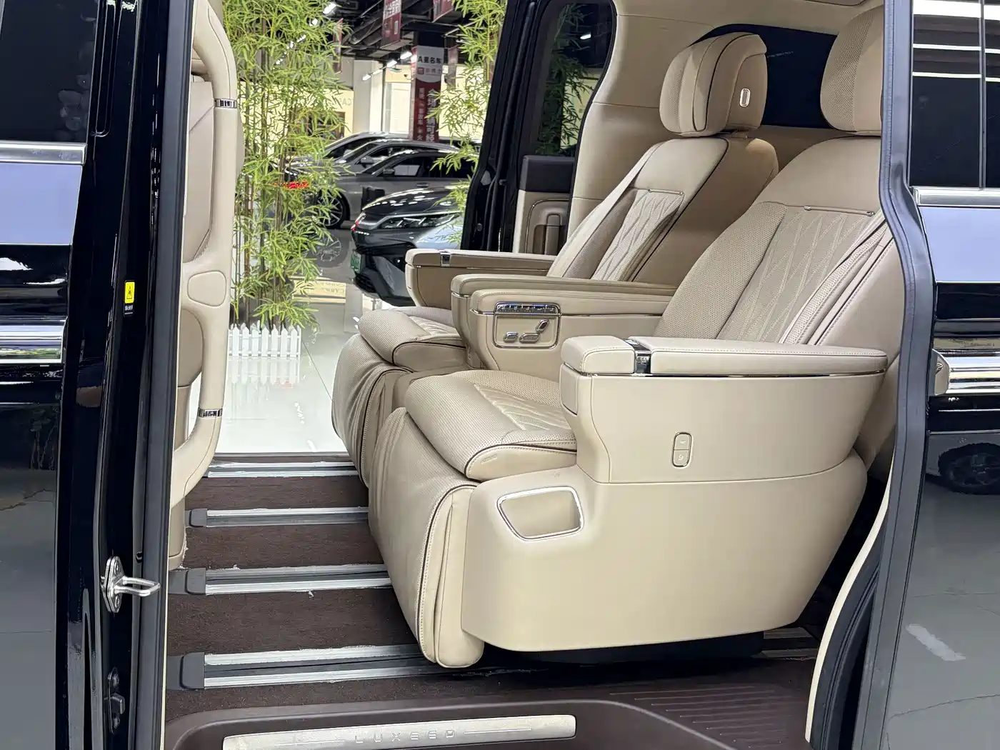 Zhijie Zunjie MPV 2026 2026 Model Mid-Range Edition