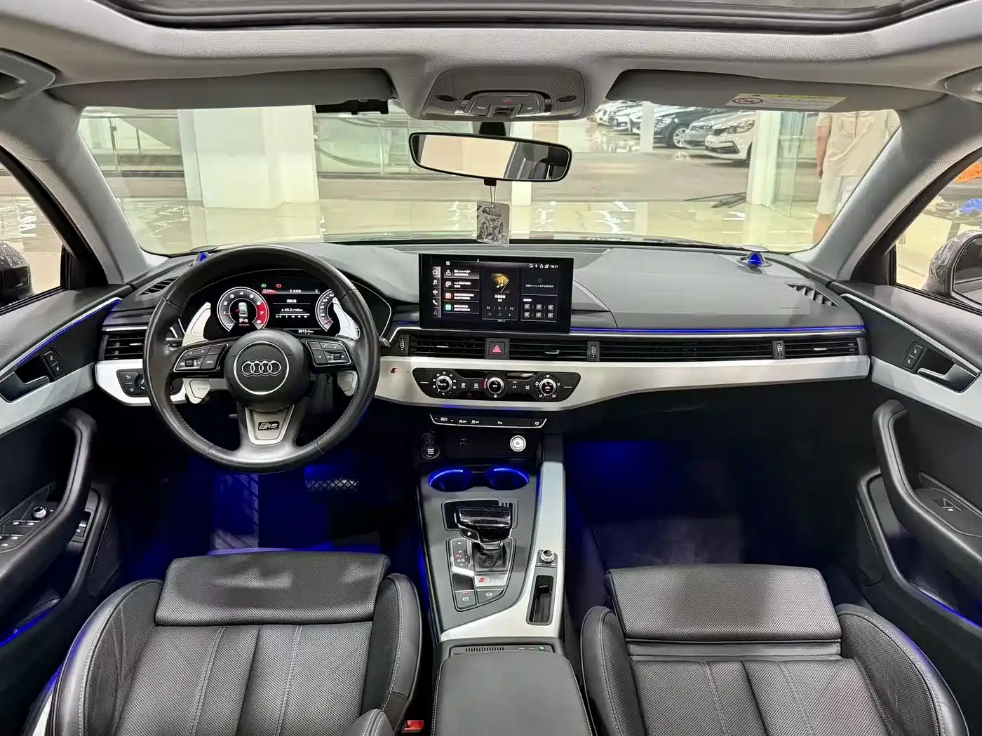 Фото 8 - Audi A4L