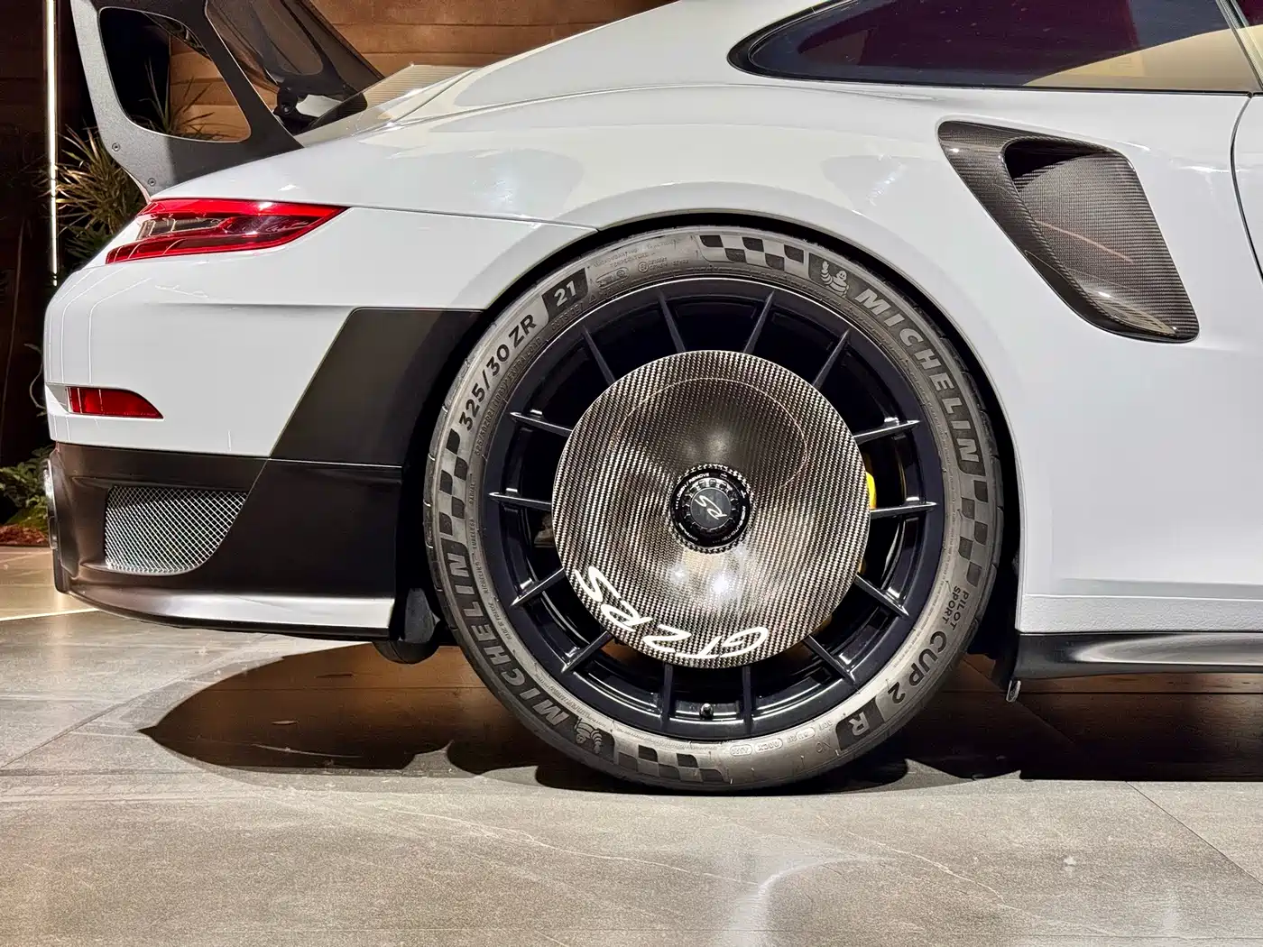 Porsche 911 2018 GT2 RS 3.8T фото 7