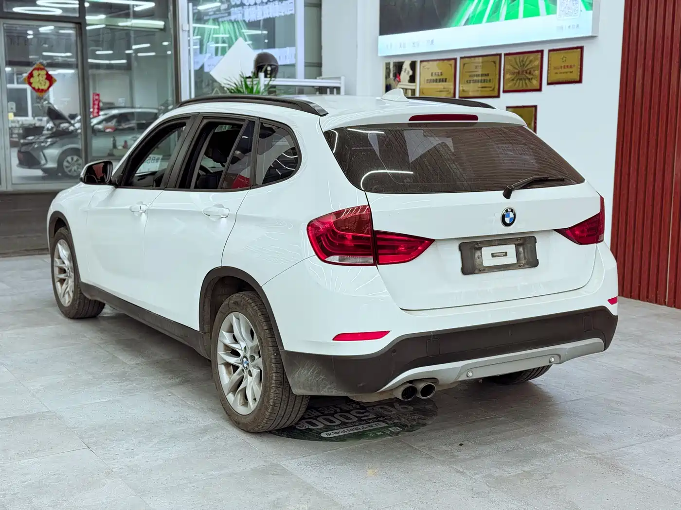 BMW X1 2014 sDrive18i Leading Edition фото 5