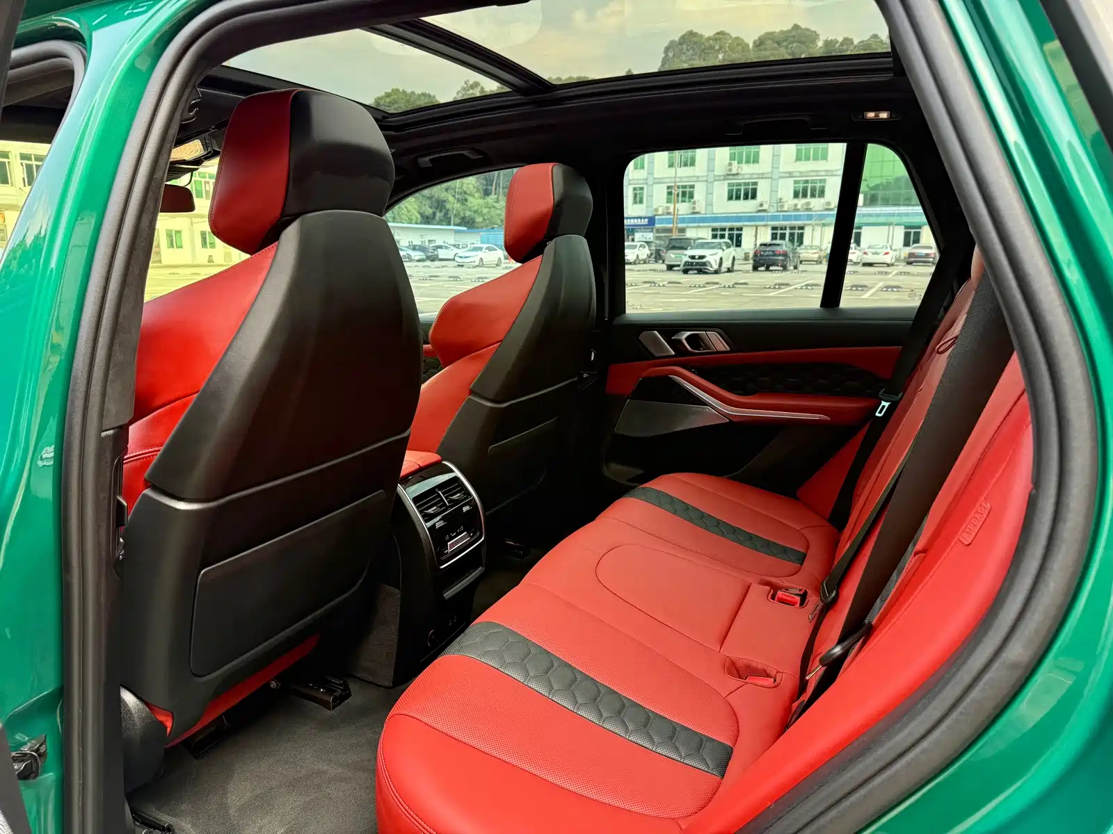 Photo 16 - BMW X5 M