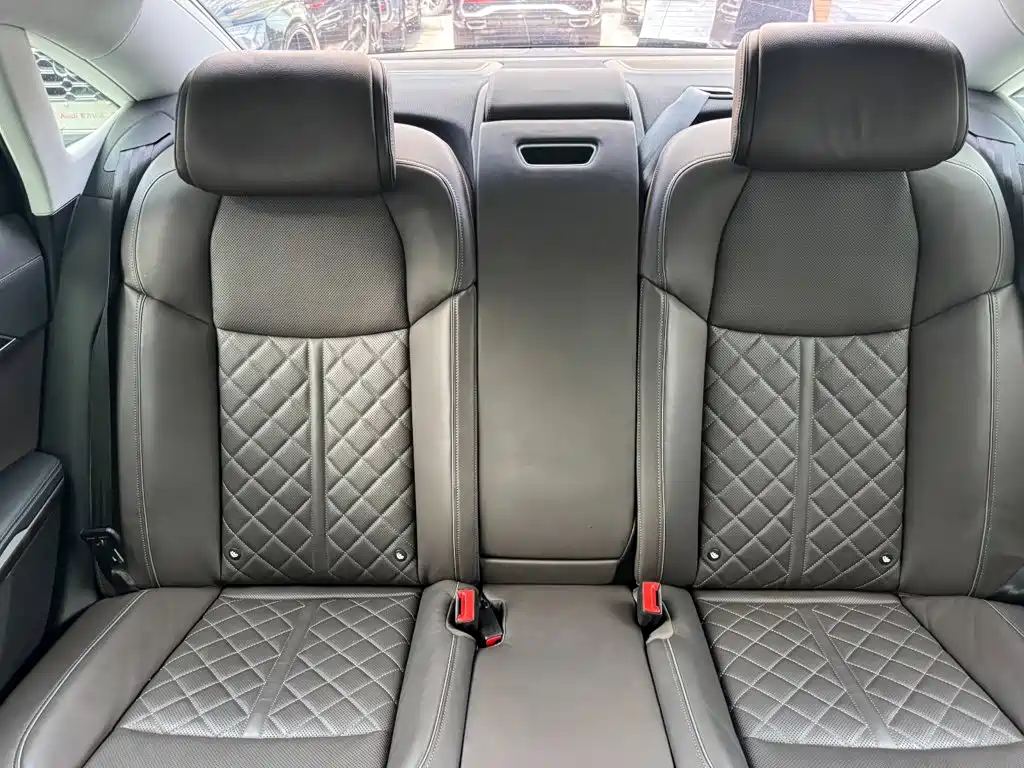 Audi A8 2025 2025 A8L 50 TFSI quattro Exclusive Selection