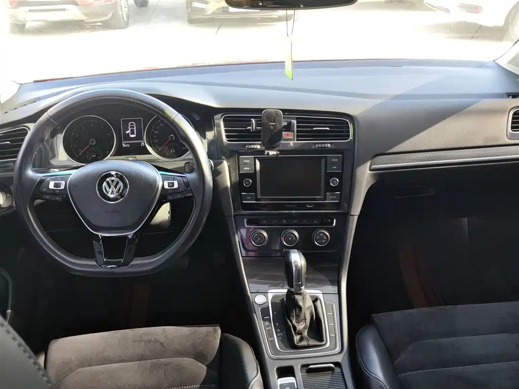 Volkswagen Golf 2018 230TSI Automatic Luxury фото 13