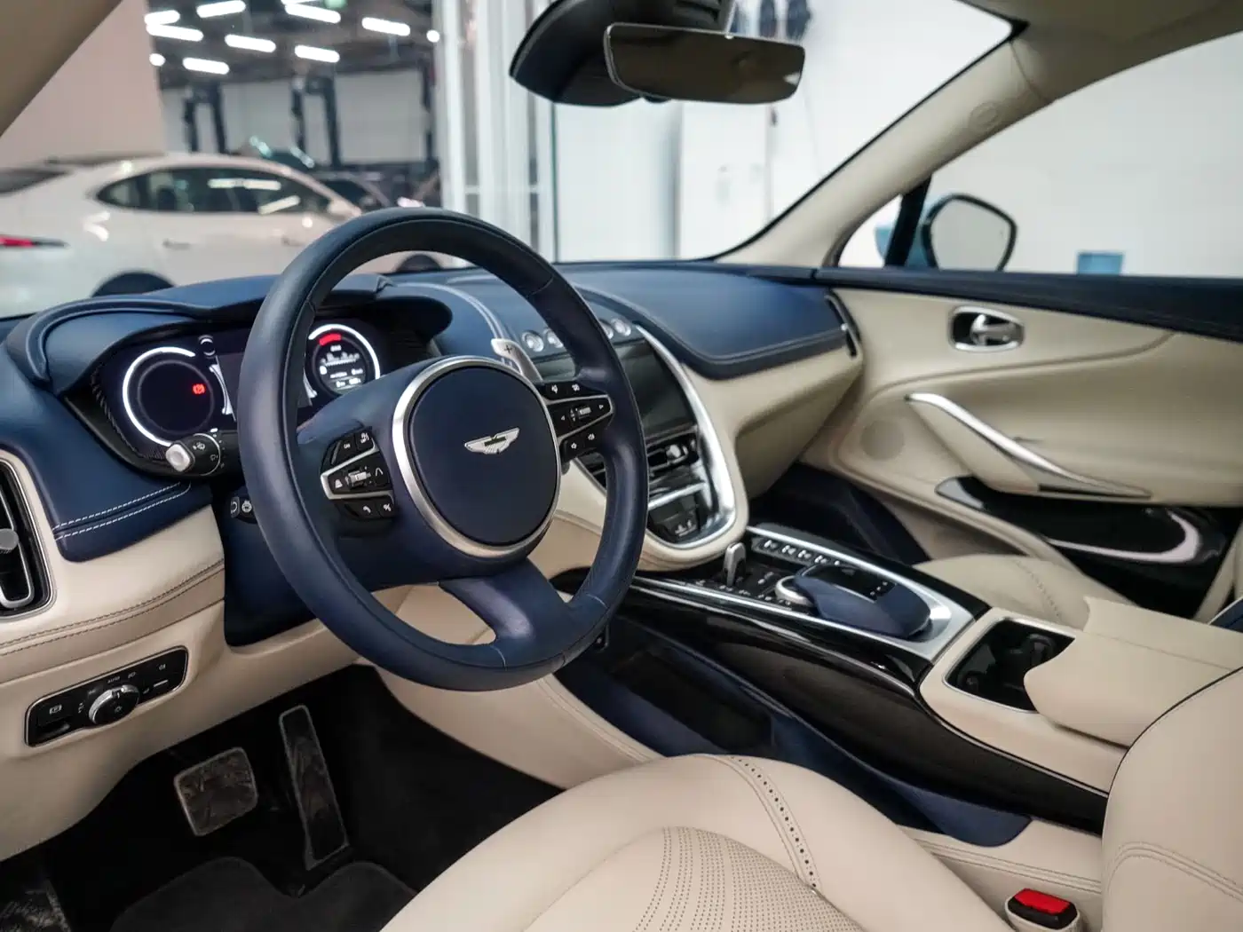 Aston Martin DBX 2022 3.0T STRAIGHT-SIX фото 6