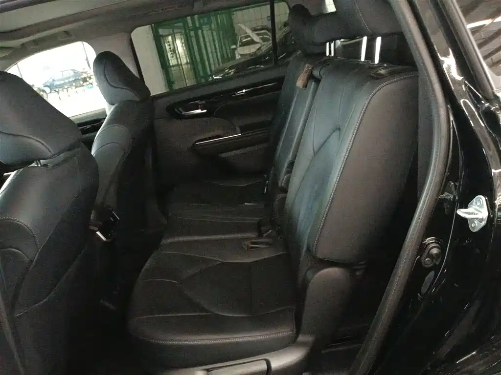 Toyota Highlander 2023 2.5L Smart Hybrid Dual Engine FWD Premium 7-Seater фото 13