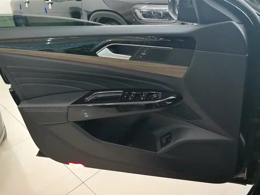 Volkswagen Passat 2019 330TSI Luxury Edition China VI фото 7