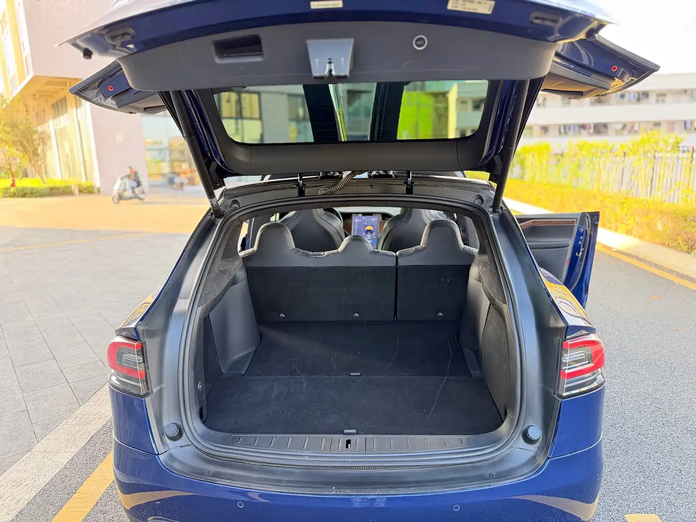 TESLA MODEL X