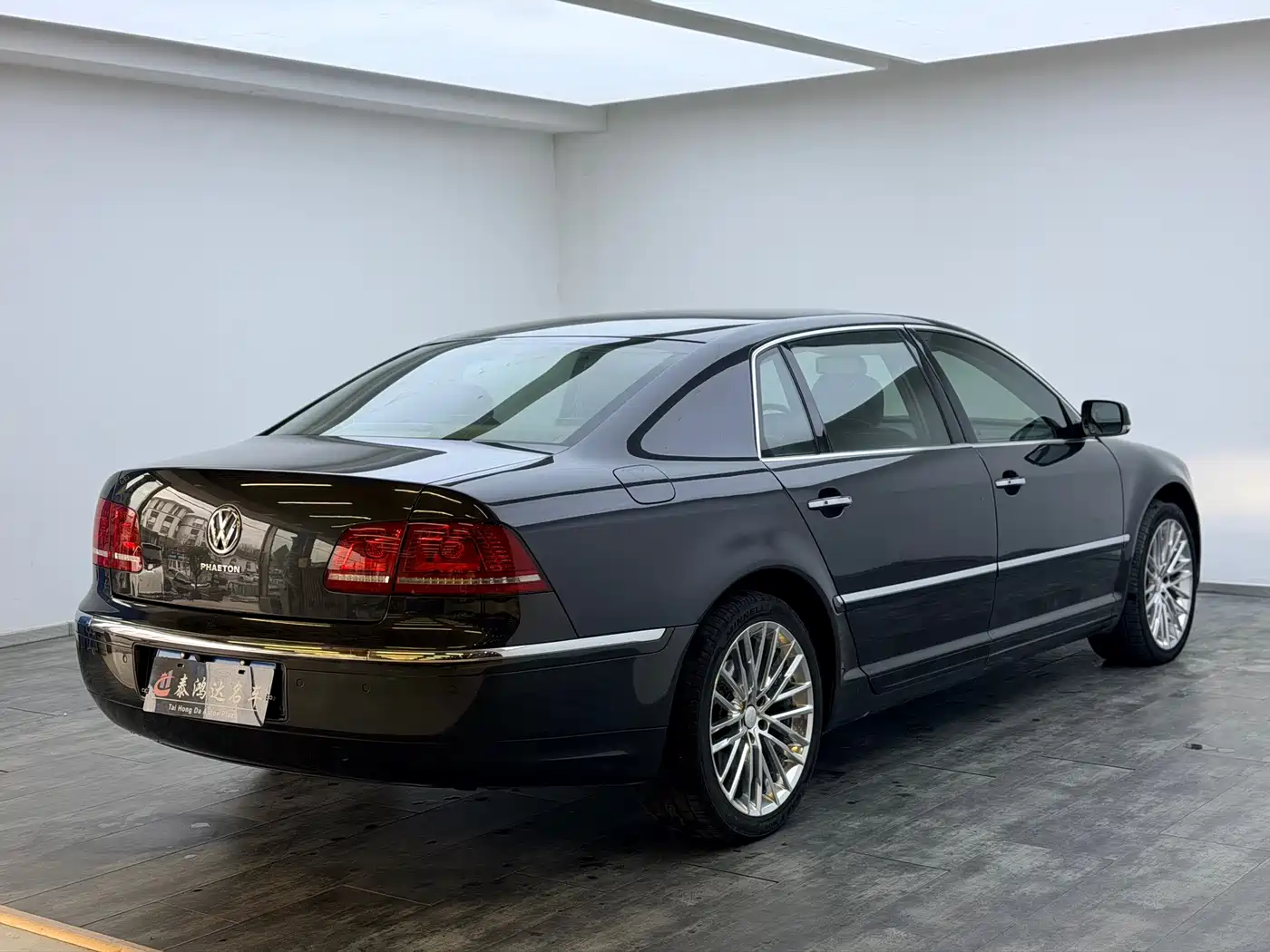 Volkswagen Phaeton 2011 3.6L V6 4-seat Long Wheelbase Individual фото 7