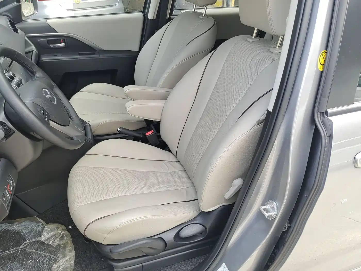 Mazda Mazda5 2013 2.0L Automatic Luxury фото 4