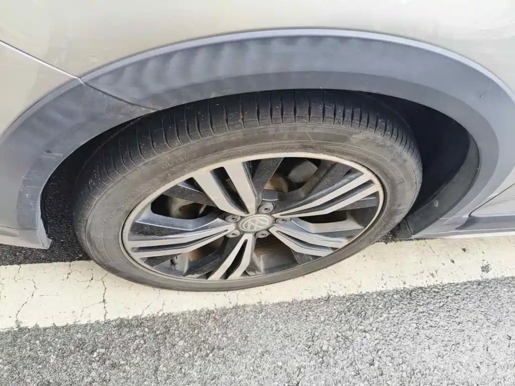 Фото 7 - Volkswagen Touran