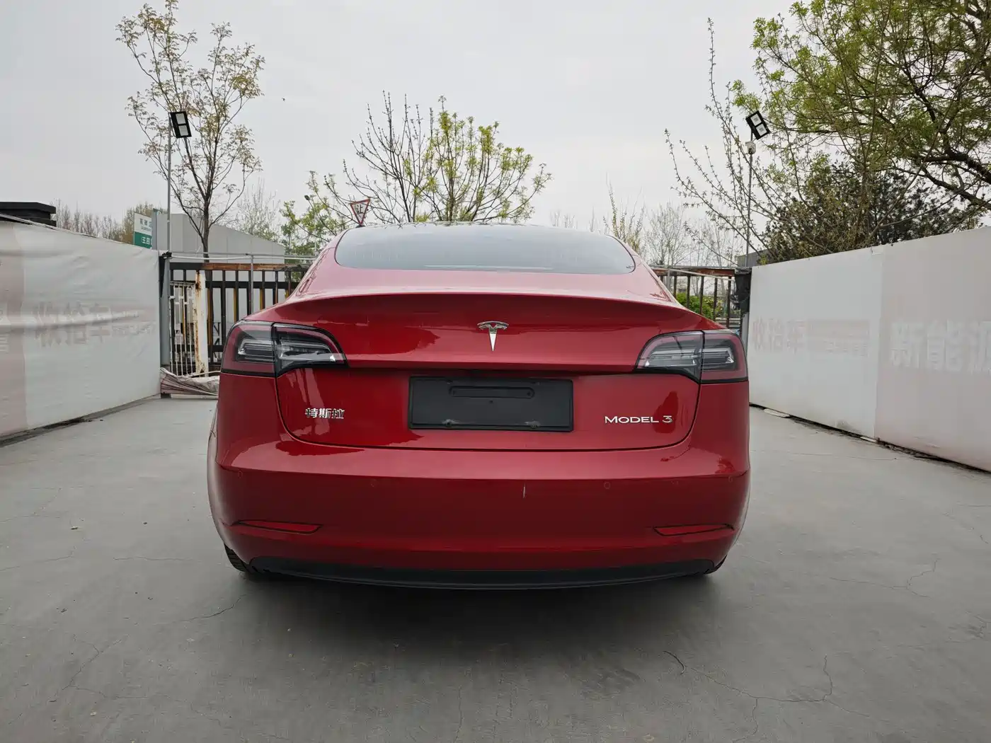 TESLA MODEL 3