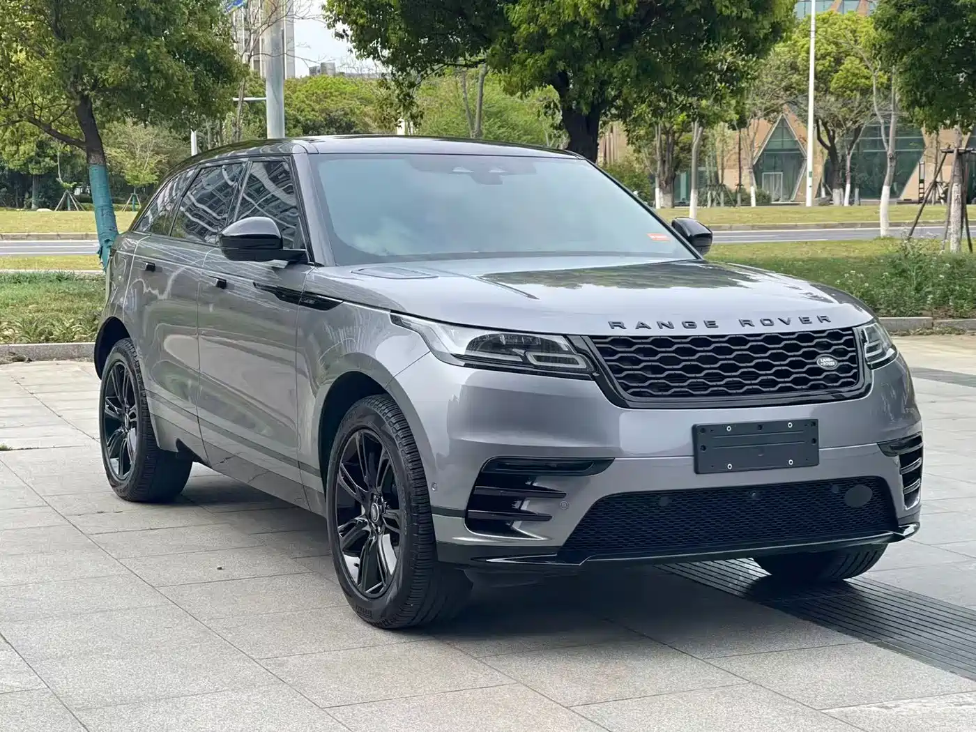 Land Rover Range Rover Velar 2022 250PS Golden Collector's Edition фото 3