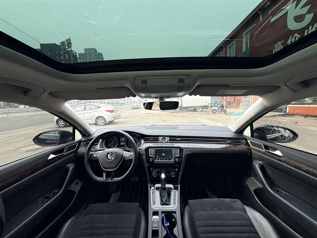 Volkswagen Magotan 2017 330TSI DSG Luxury фото 8