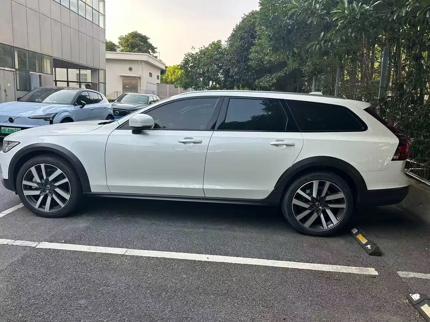 Volvo V90 2022 2021 Model Cross Country B5 AWD Premium Smart Edition
