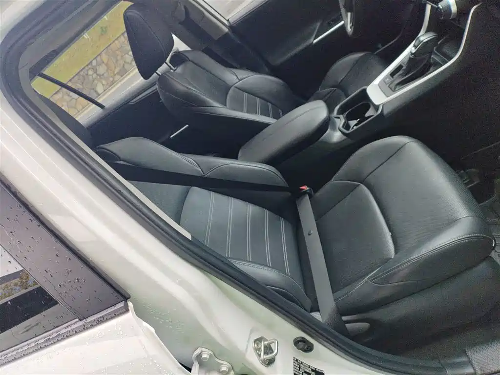 Toyota Wildlander 2022 Hybrid 2.5L E-CVT FWD Premium Edition фото 20