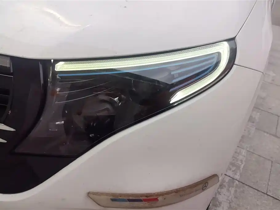 MERCEDES-BENZ EQC