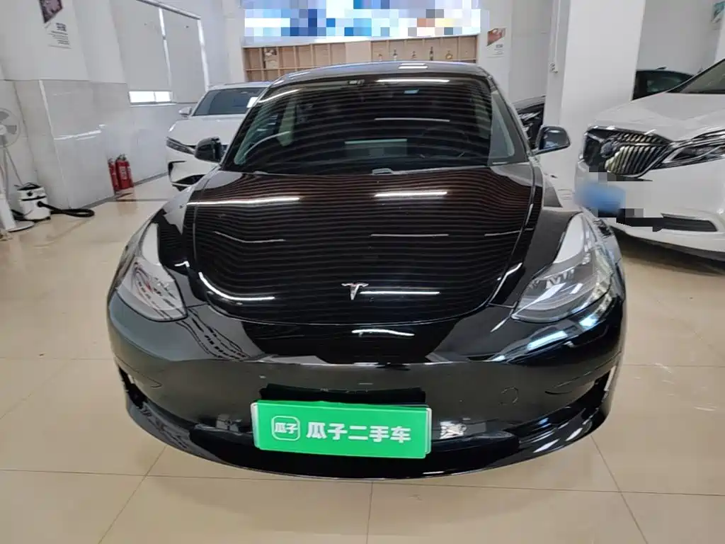 Фото 3 - Tesla Model 3