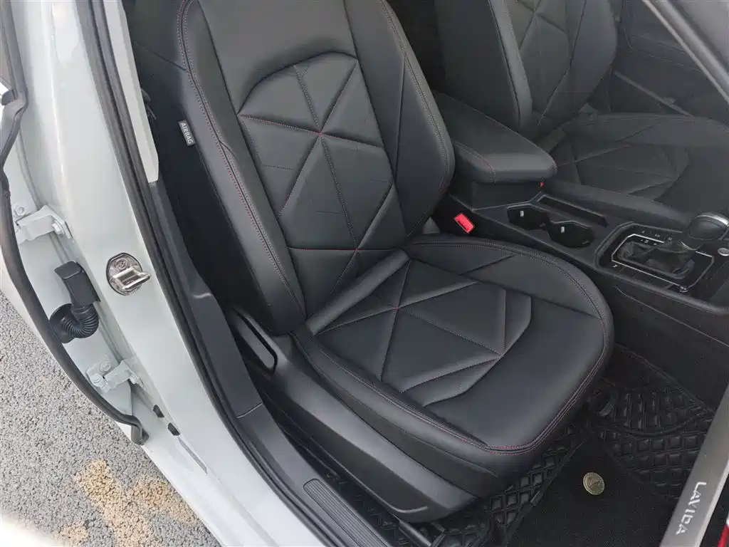 Volkswagen Lavida 2024 Model 300TSI DSG Starlight Leading Edition фото 25