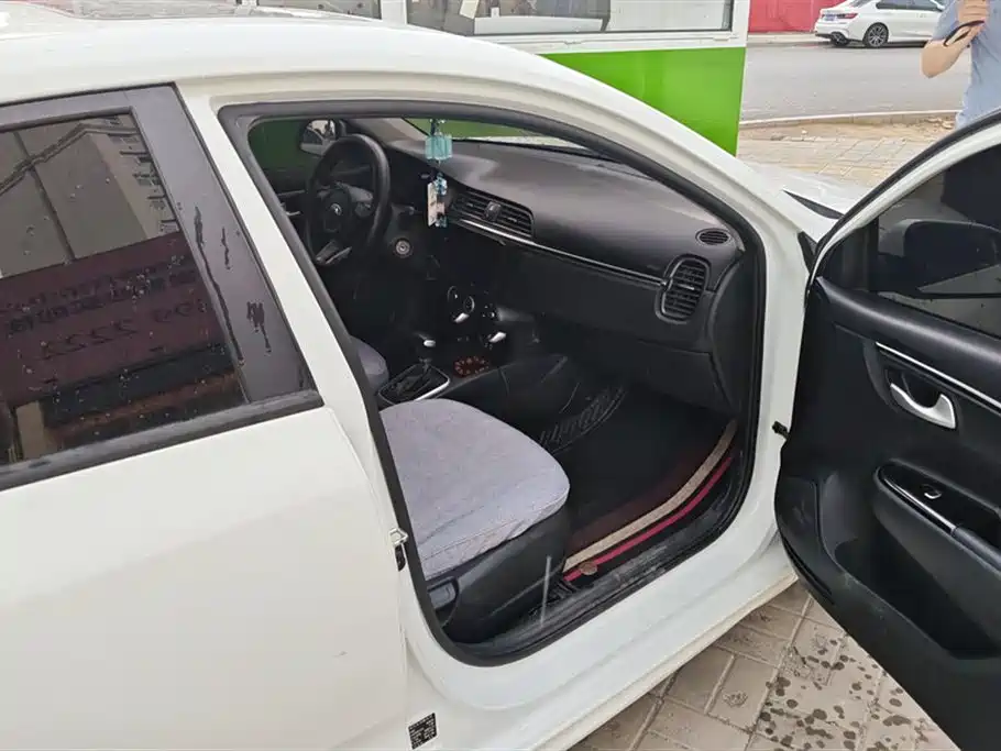 KIA K2