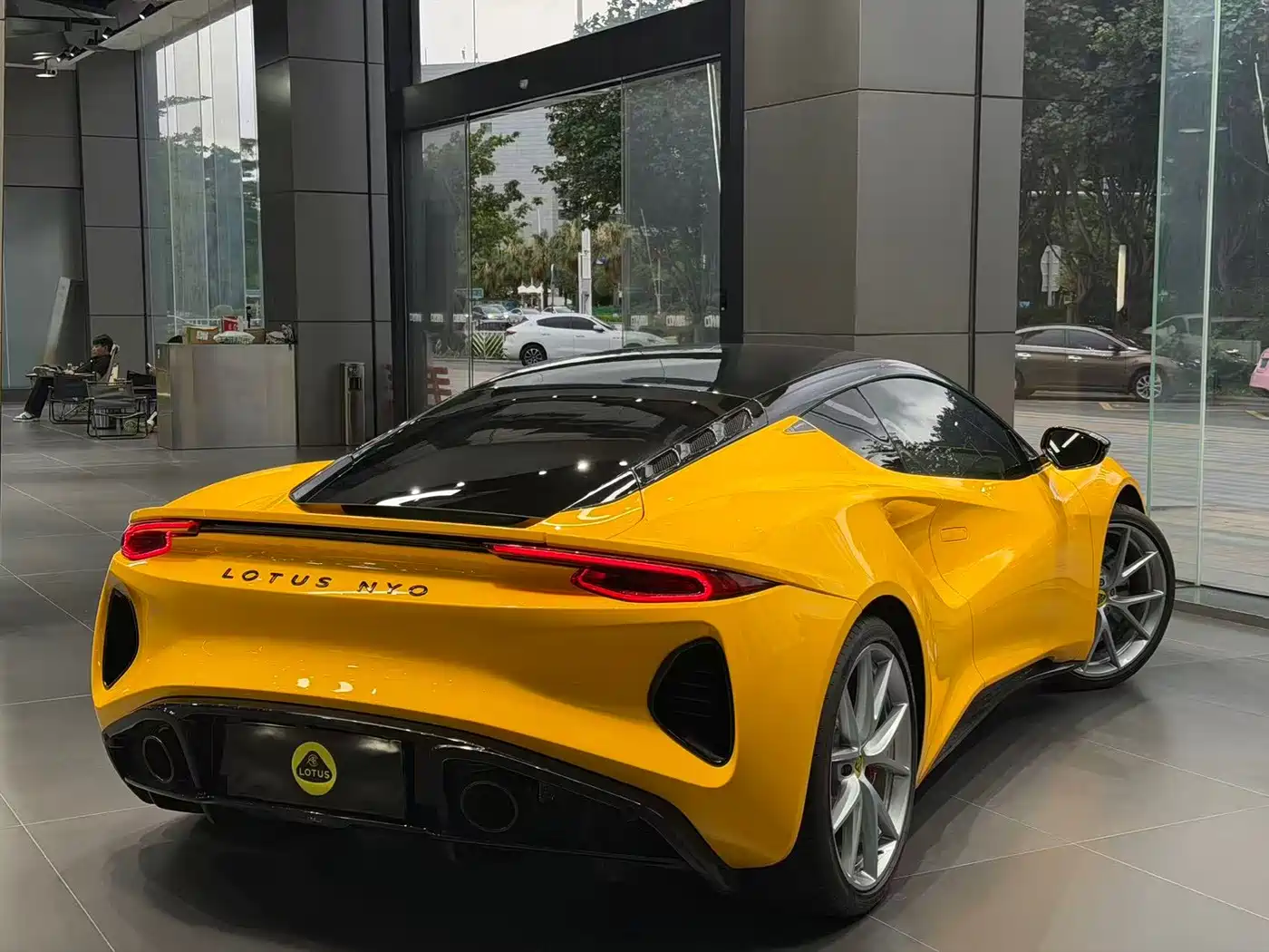 Lotus EMIRA 2025 2025 2.0T DCT Turbo SE
