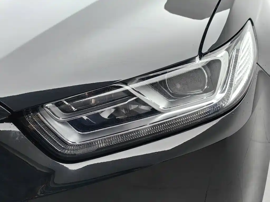 Photo 7 - Ford Taurus