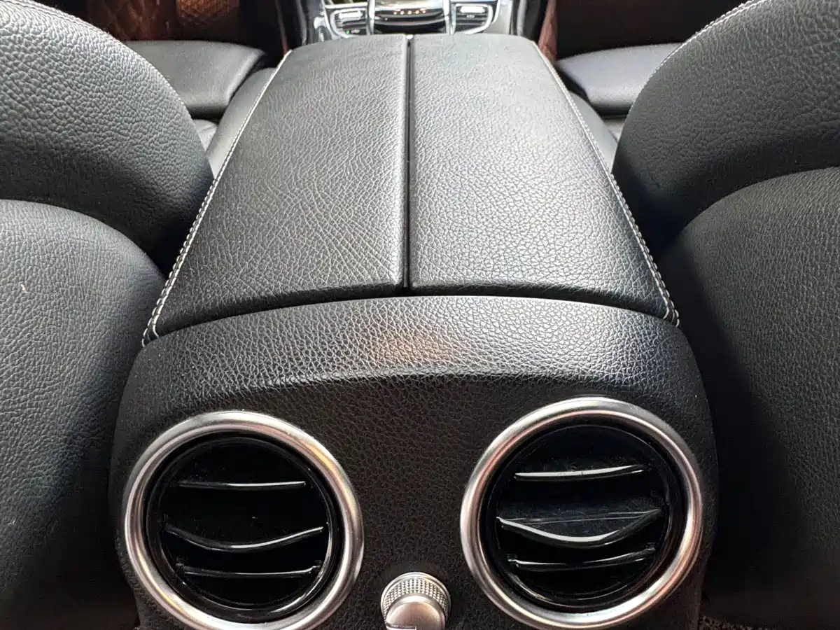 Фото 15 - Mercedes-Benz C-Class