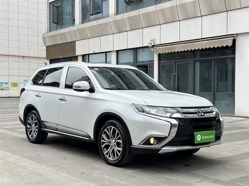 Mitsubishi Outlander 2018 2.4L 4WD Elite Edition 5-seater фото 4