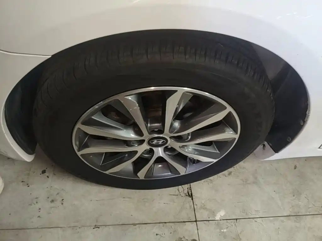 Hyundai Sonata 2016 2015 Classic 2.0L Automatic Leading Edition