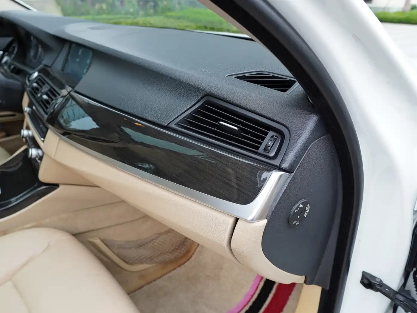 BMW 5 Series 2011 535Li Leading фото 23