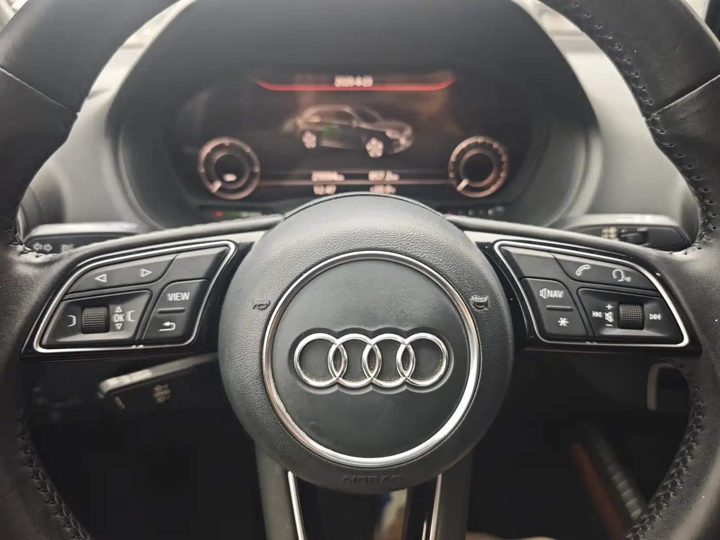 AUDI Q2L E-TRON