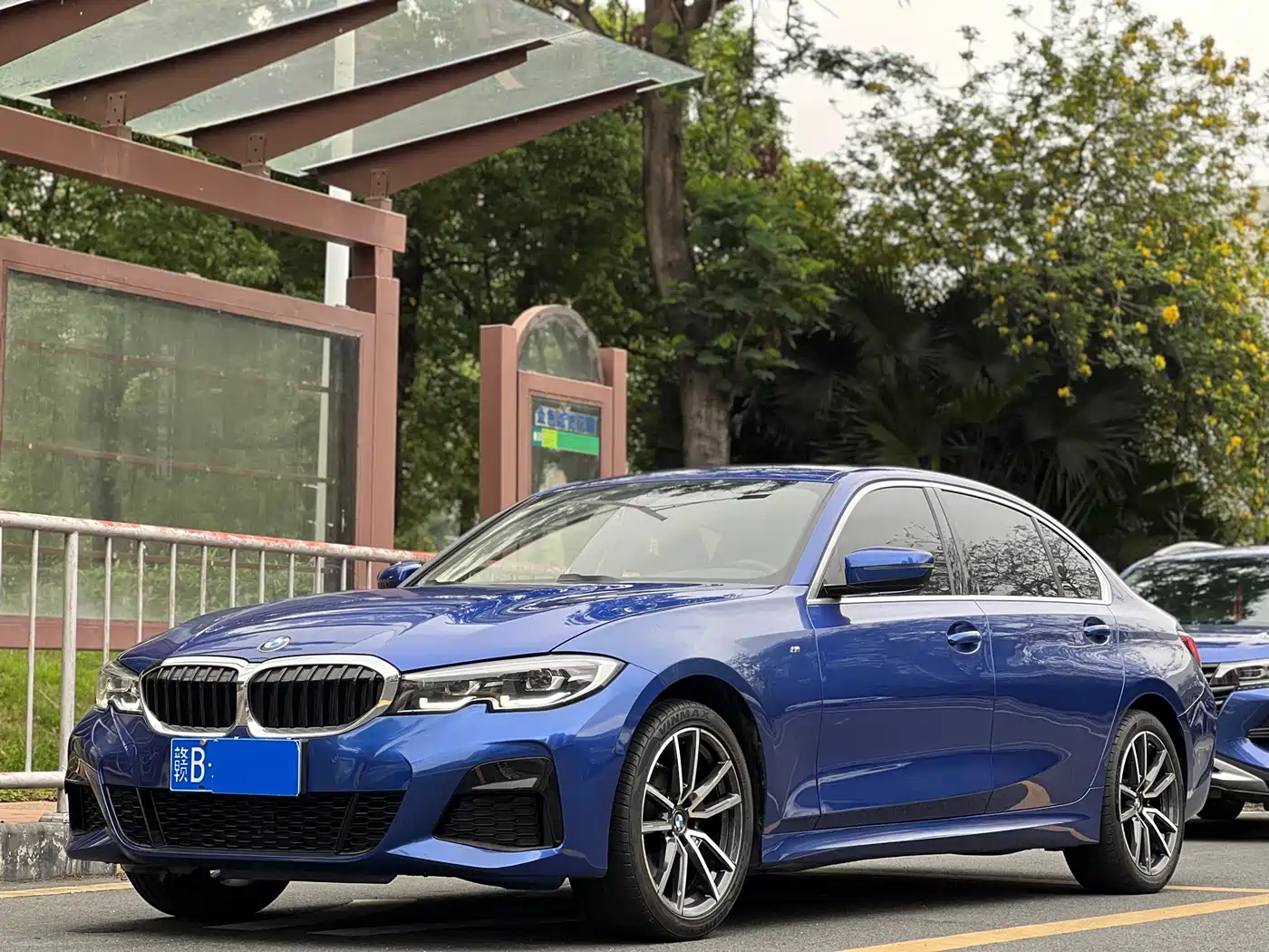 BMW 3 Series 2022 325Li M Sport Package фото 25