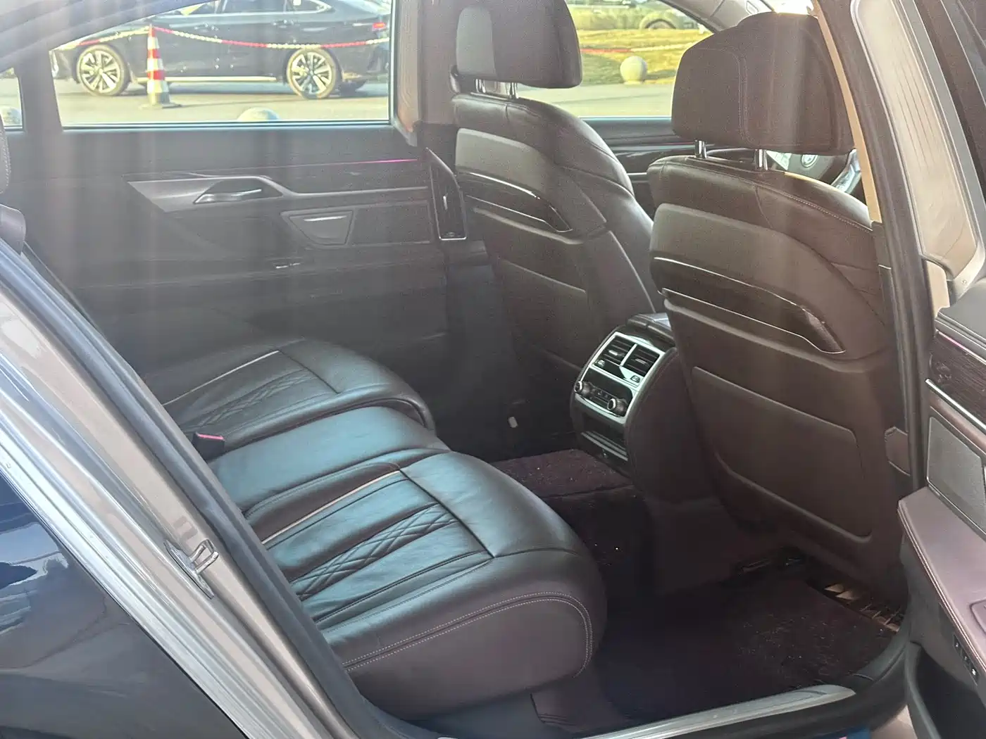 BMW 7 Series 2019 730Li Luxury Package фото 13