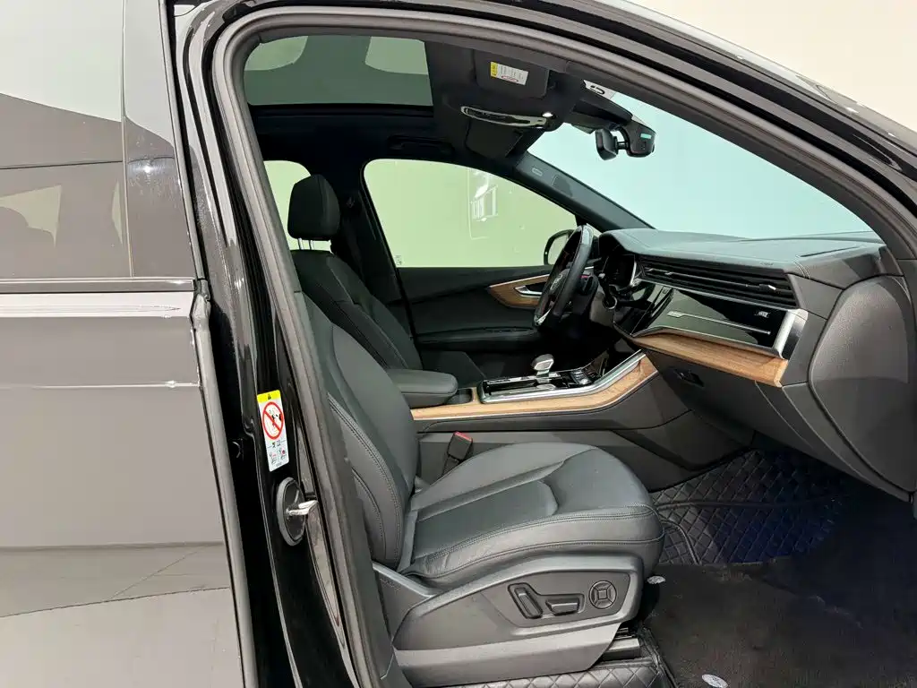 Фото 15 - Audi Q7