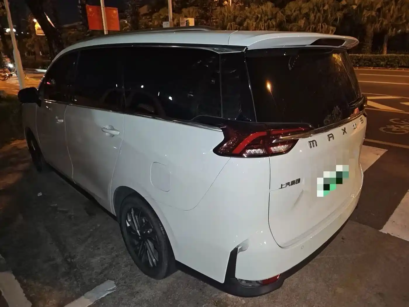 Maxus EUNIQ 5 2022 2020 1.3T PLUG IN Luxury Edition