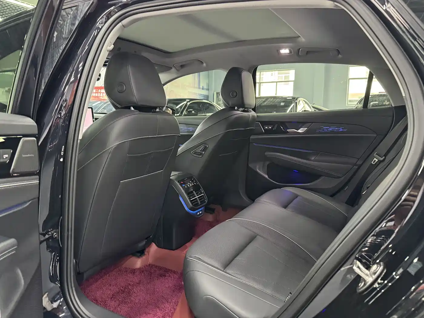 Volkswagen Passat 2025 Model Pro 380TSI Starlight Dragon Edition фото 8