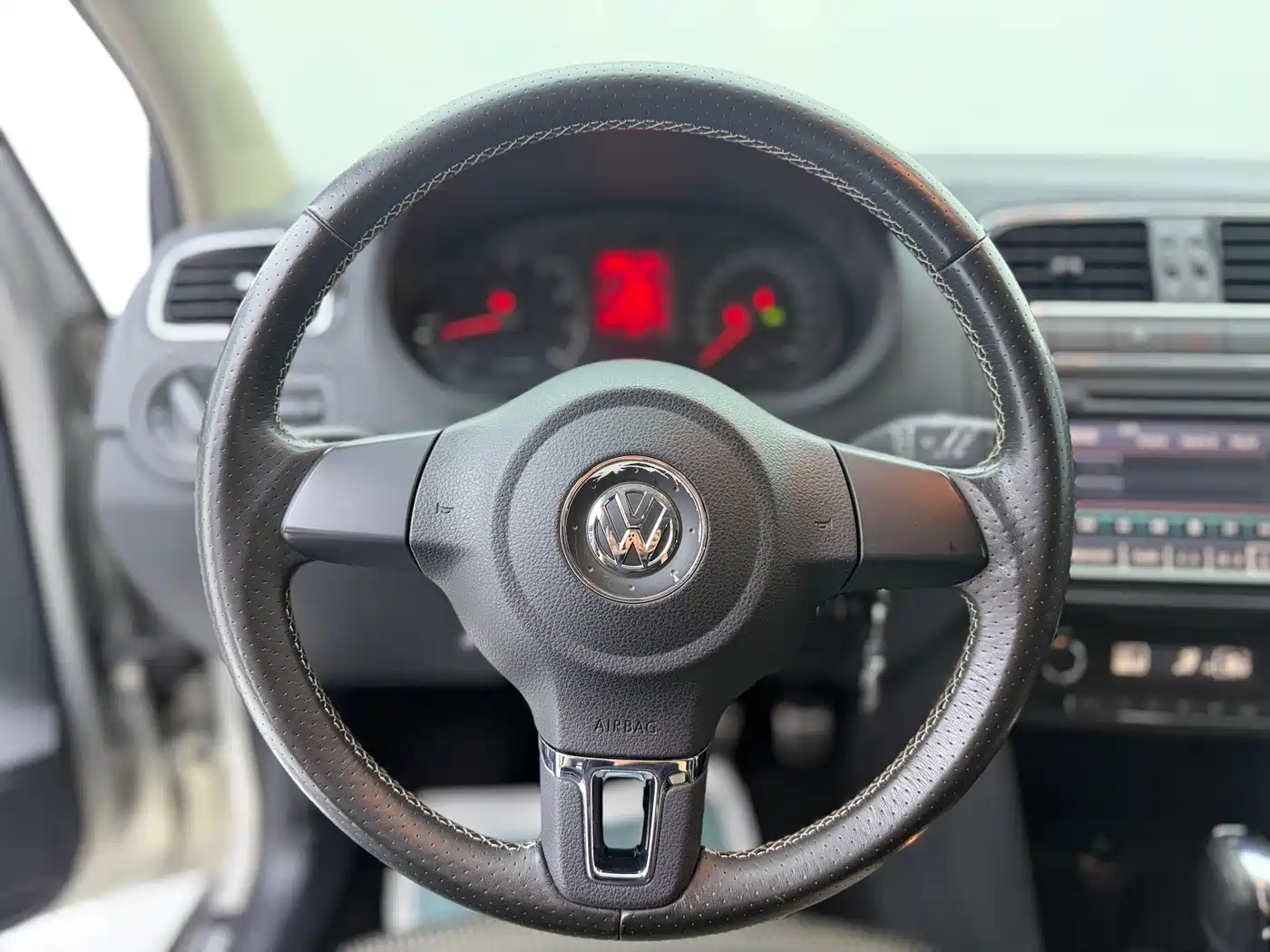 Volkswagen Polo 2012 1.6L Cross Polo AT фото 8