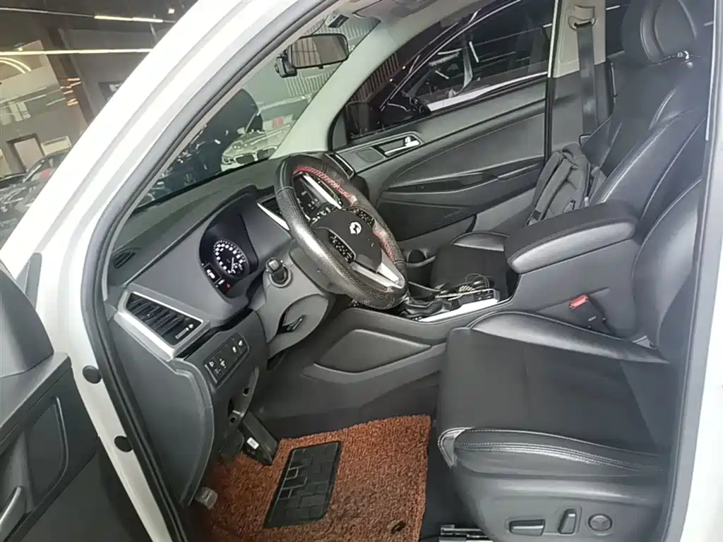 Hyundai Tucson 2015 1.6T Dual Clutch 2WD Leading фото 15