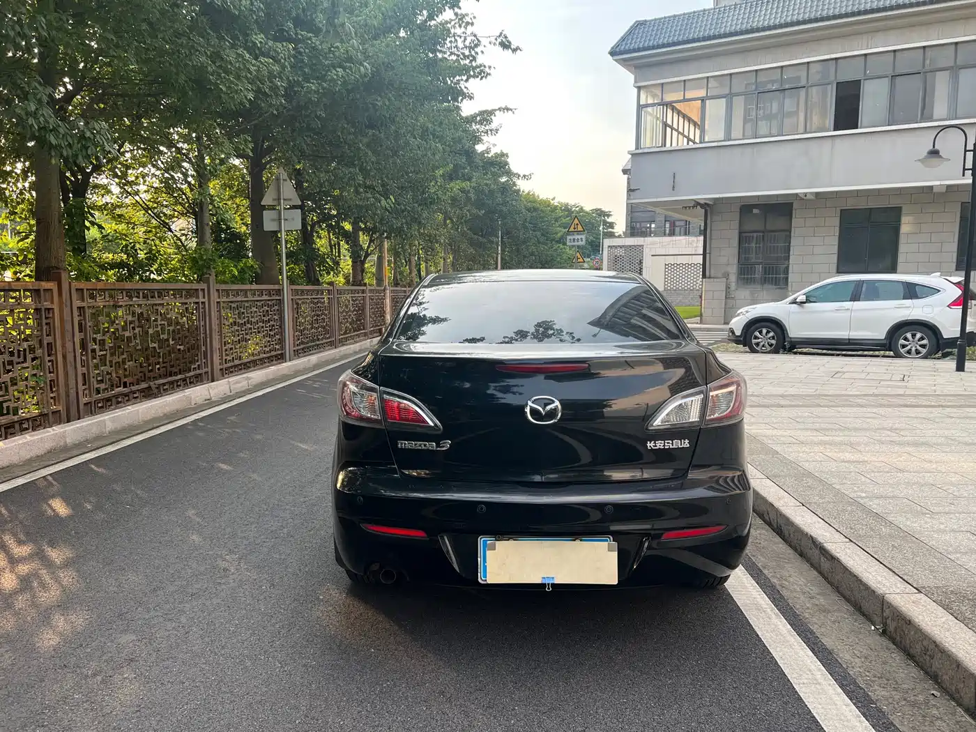 Mazda Mazda3 Axela 2012 2011 Sedan 1.6L Automatic Comfort