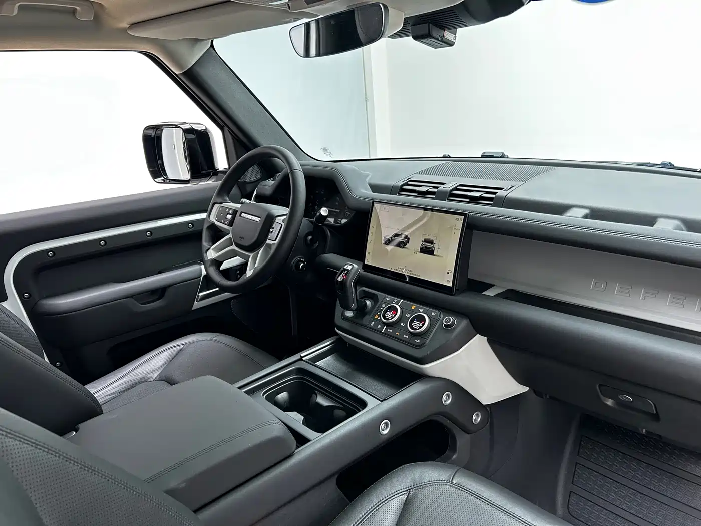 Land Rover Defender 2024 90 2.0T P300 S фото 21